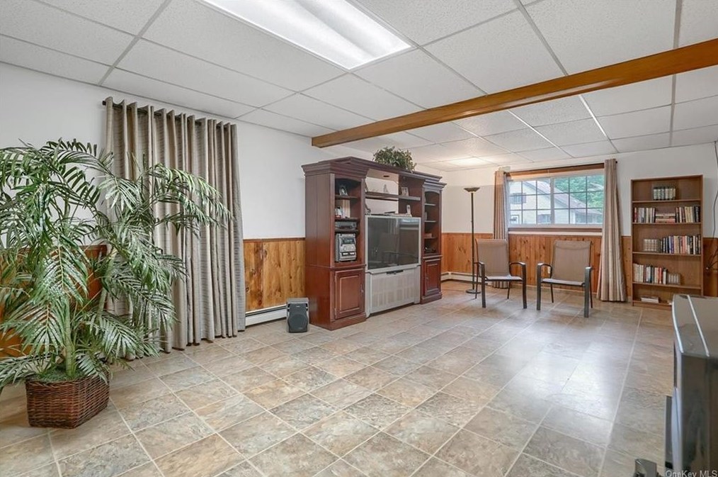 13 Brookside Rd, Beacon NY 12508-2422 exterior