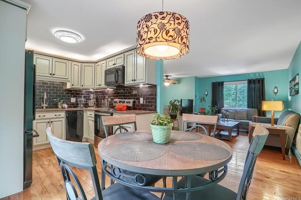 13 Brookside Rd, Beacon NY 12508-2422 exterior