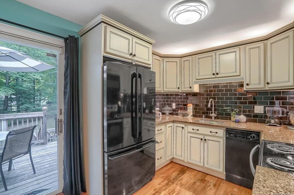 13 Brookside Rd, Beacon NY 12508-2422 exterior