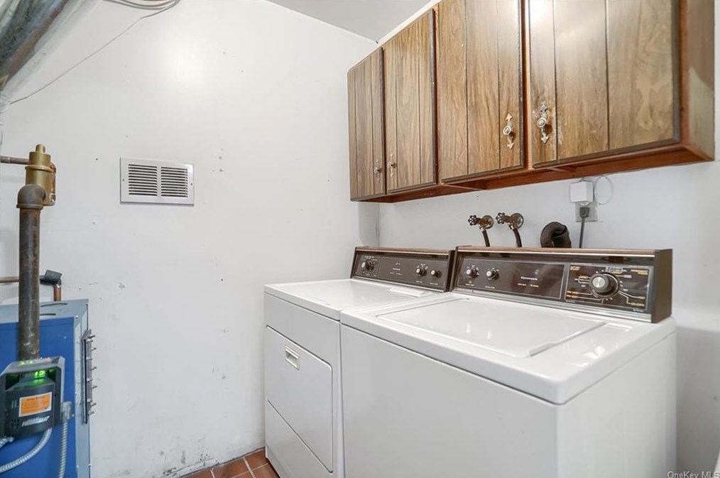 13 Brookside Rd, Beacon NY 12508-2422 exterior