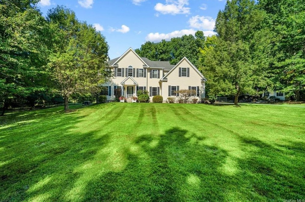 24 Neveles Pride Ct, Pine Bush, NY 12566-6756
