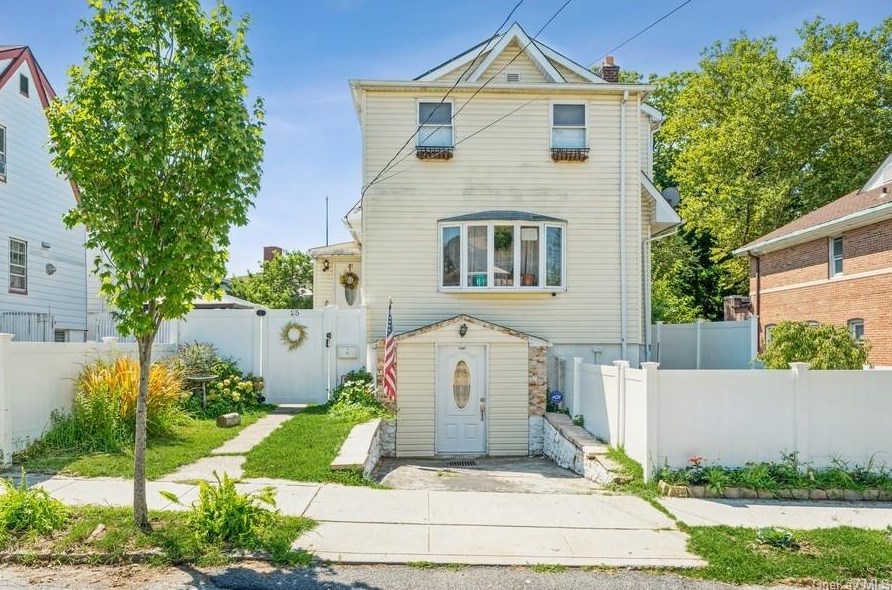 25 Sanford St, Yonkers, NY 10705-4742