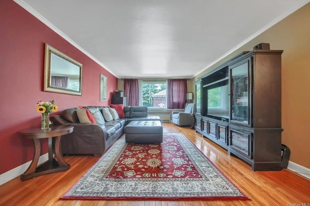 49 Rockledge Rd, Yonkers, NY 10708-5313