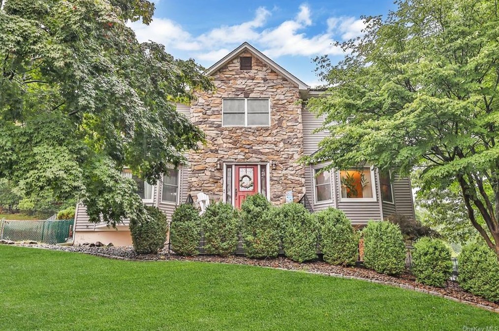 71 Walter Dr, Stony Point, NY 10980