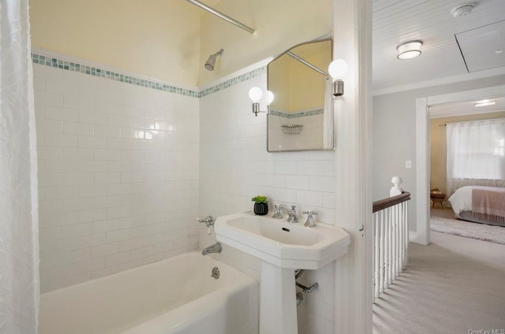 14 Bronson Ave, Larchmont NY  10538-3824 exterior