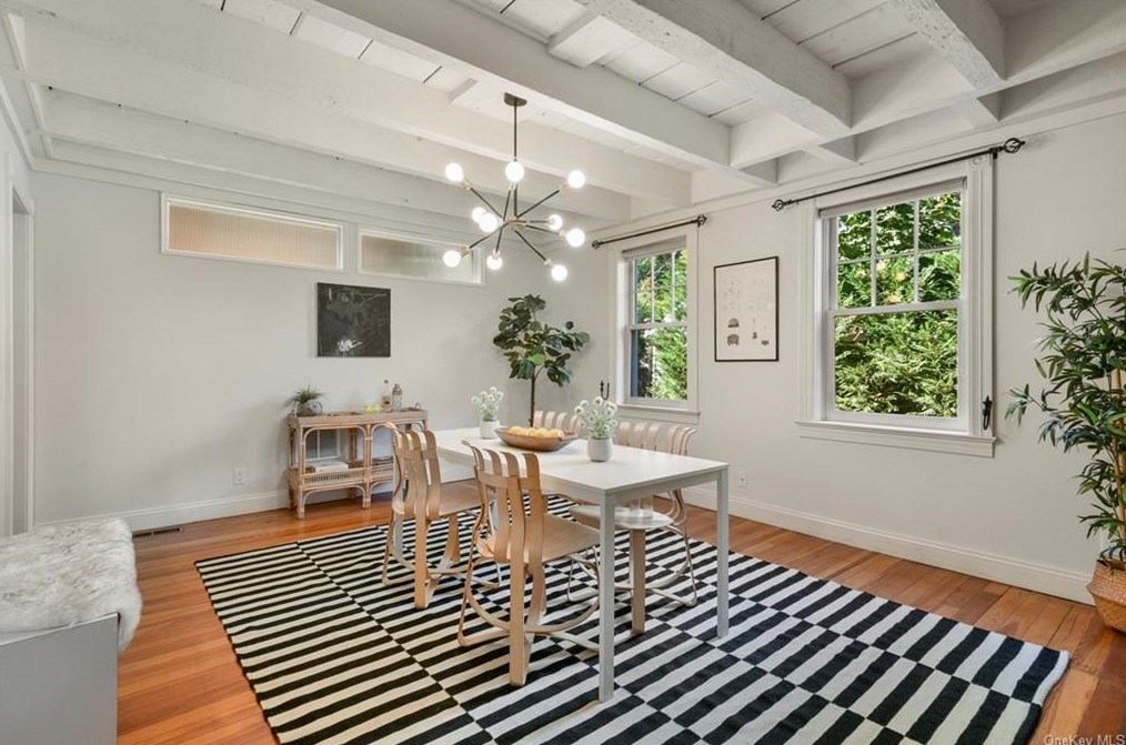 14 Bronson Ave, Larchmont NY  10538-3824 exterior