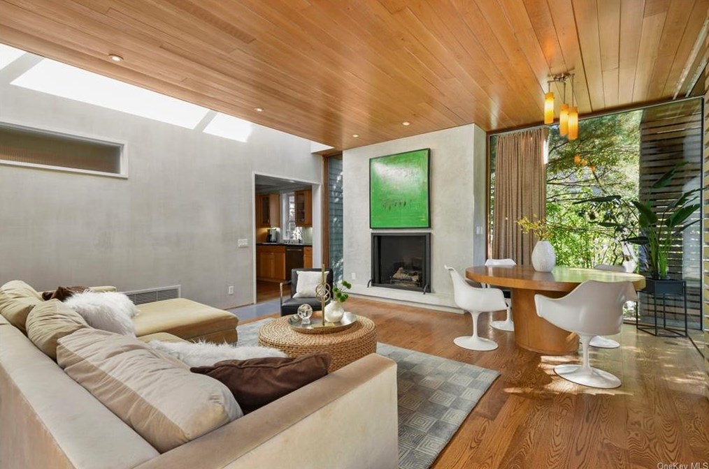 14 Bronson Ave, Larchmont NY  10538-3824 exterior