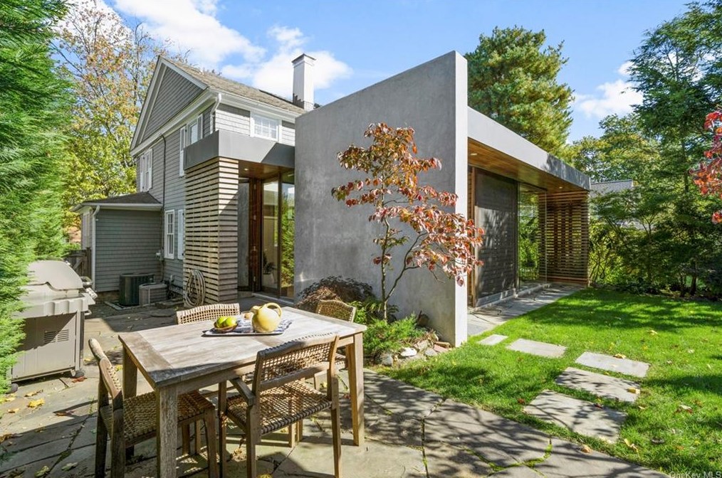 14 Bronson Ave, Larchmont NY  10538-3824 exterior