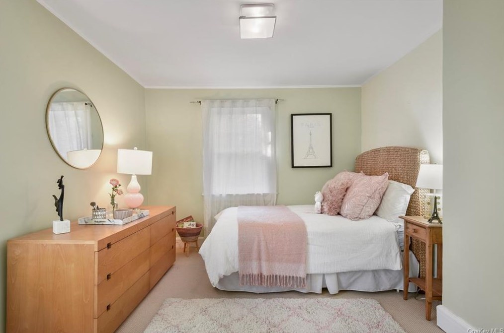 14 Bronson Ave, Larchmont NY  10538-3824 exterior