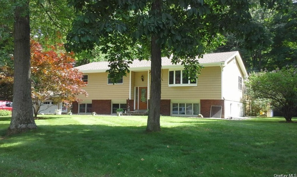 42 Thompson Dr, Washingtonville, NY 10992