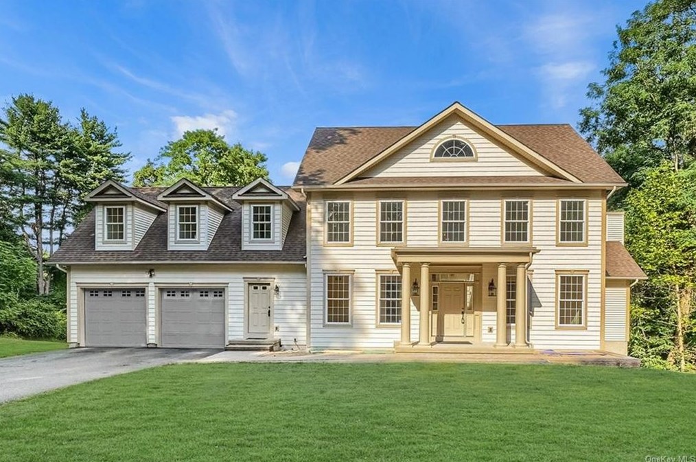 1 Roberts Ln, Newburgh, NY 12550-2032