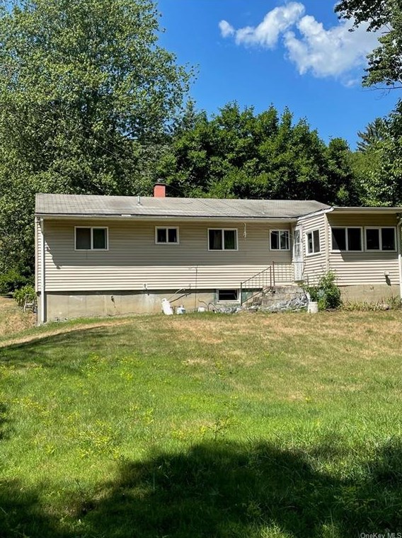 7 Kings Dr, Wallkill, NY 12589-8805