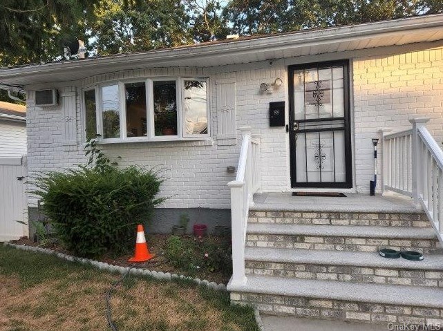 88 Bennett Ave, Roosevelt, NY 11575