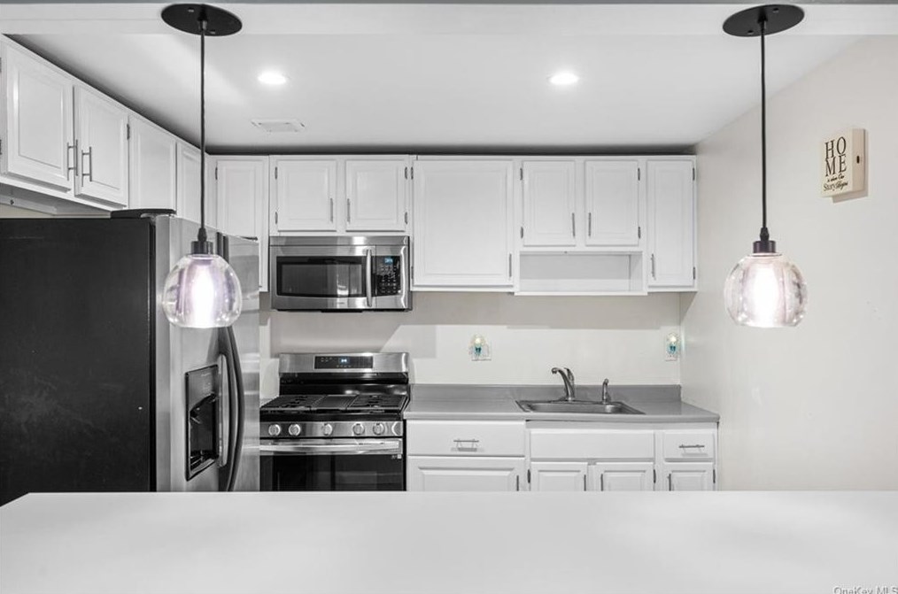 362 Skyline Dr, Mount Ivy NY  10970-2508 exterior