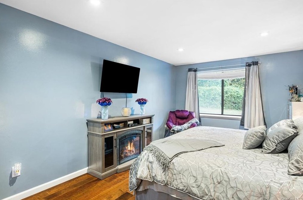 362 Skyline Dr, Mount Ivy NY  10970-2508 exterior