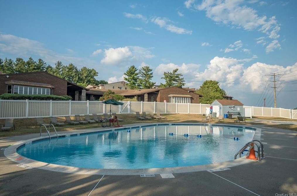 362 Skyline Dr, Mount Ivy NY  10970-2508 exterior