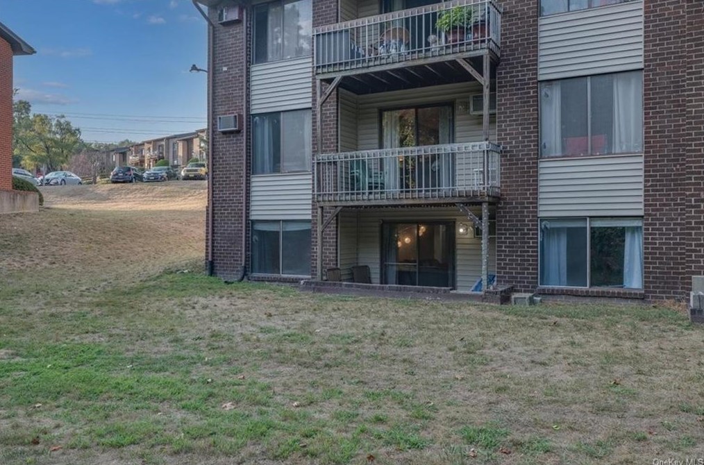 362 Skyline Dr, Mount Ivy NY  10970-2508 exterior