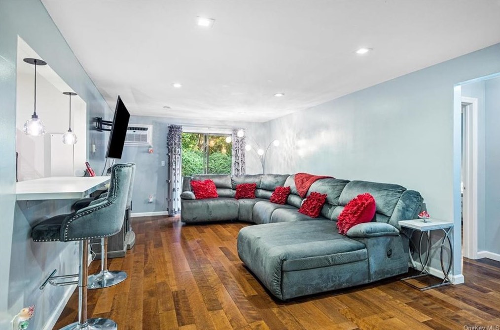 362 Skyline Dr, Mount Ivy, NY 10970-2502