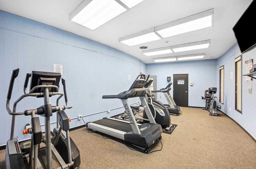 362 Skyline Dr, Mount Ivy NY  10970-2508 exterior