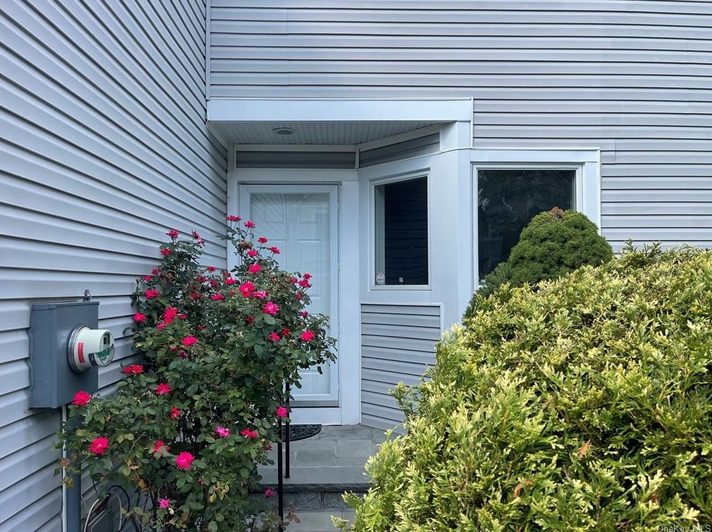 120 Winchester Dr, Yonkers, NY 10710-2320