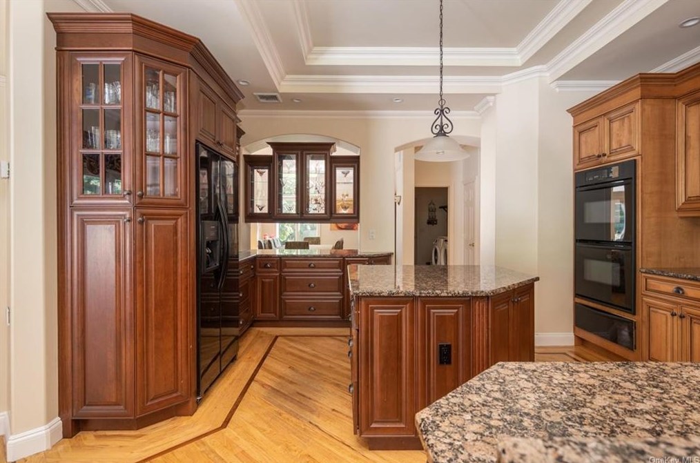 42 Merritts Path, Rocky Point NY  11778-9142 exterior