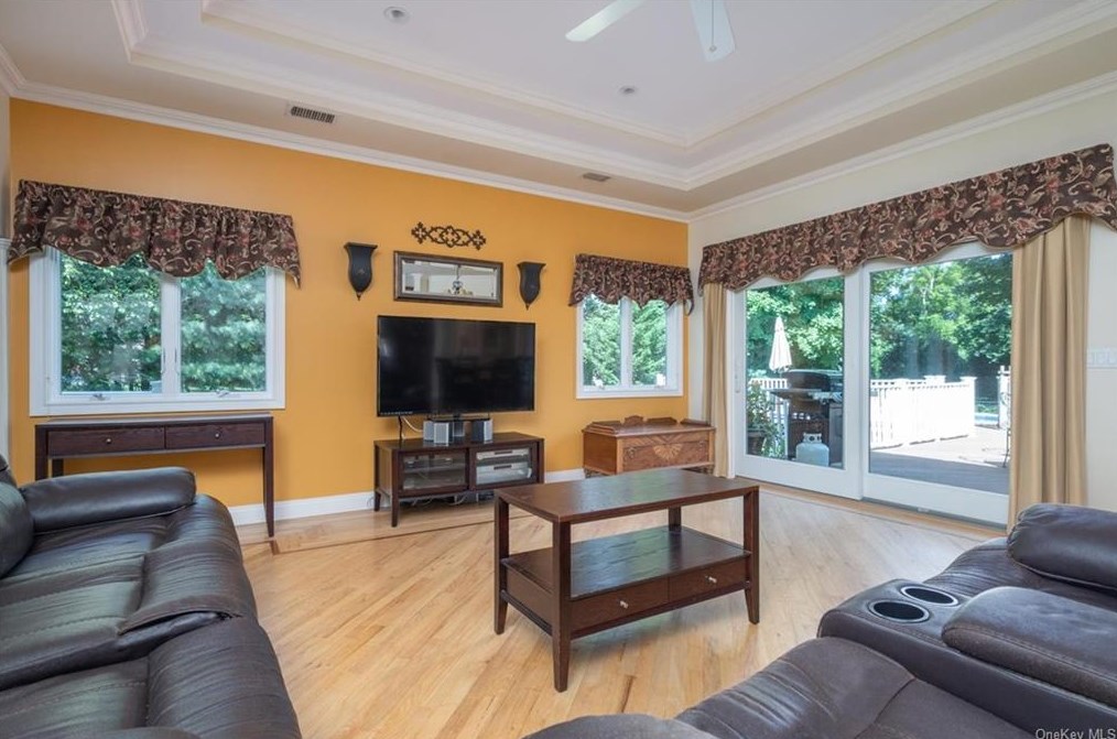 42 Merritts Path, Rocky Point NY  11778-9142 exterior