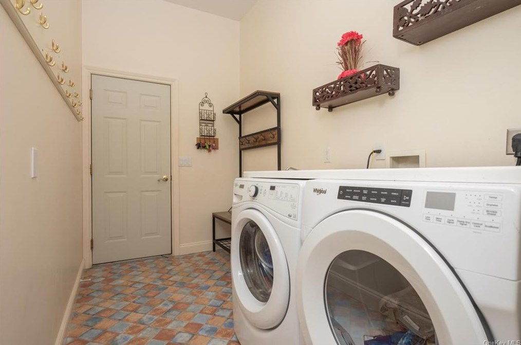 42 Merritts Path, Rocky Point NY  11778-9142 exterior