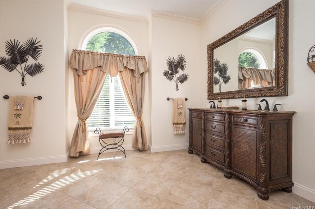 42 Merritts Path, Rocky Point NY  11778-9142 exterior