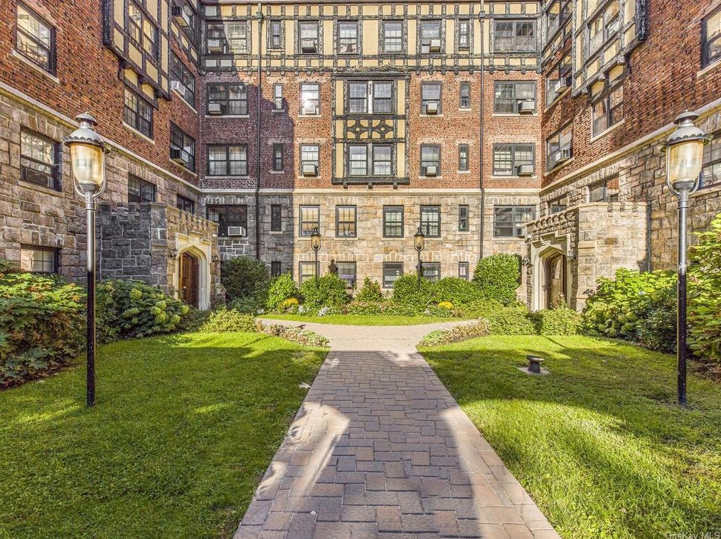 295 Broadway, Yonkers, NY 10701-2454