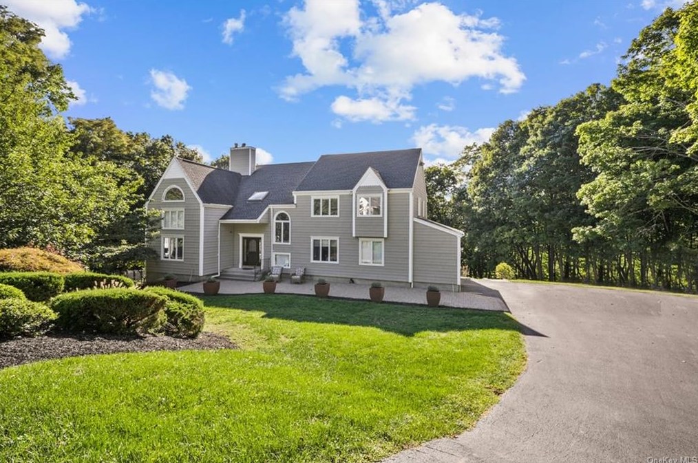 33 Angela Dr, Kent Lakes, NY 10512-4131