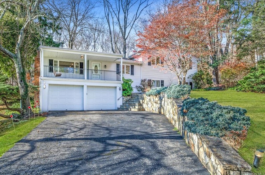 25 Meadow Ln, Chappaqua, NY 10514
