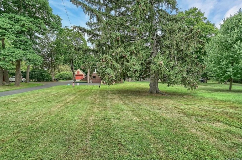 3 Lake Rd, Airmont, NY 10901