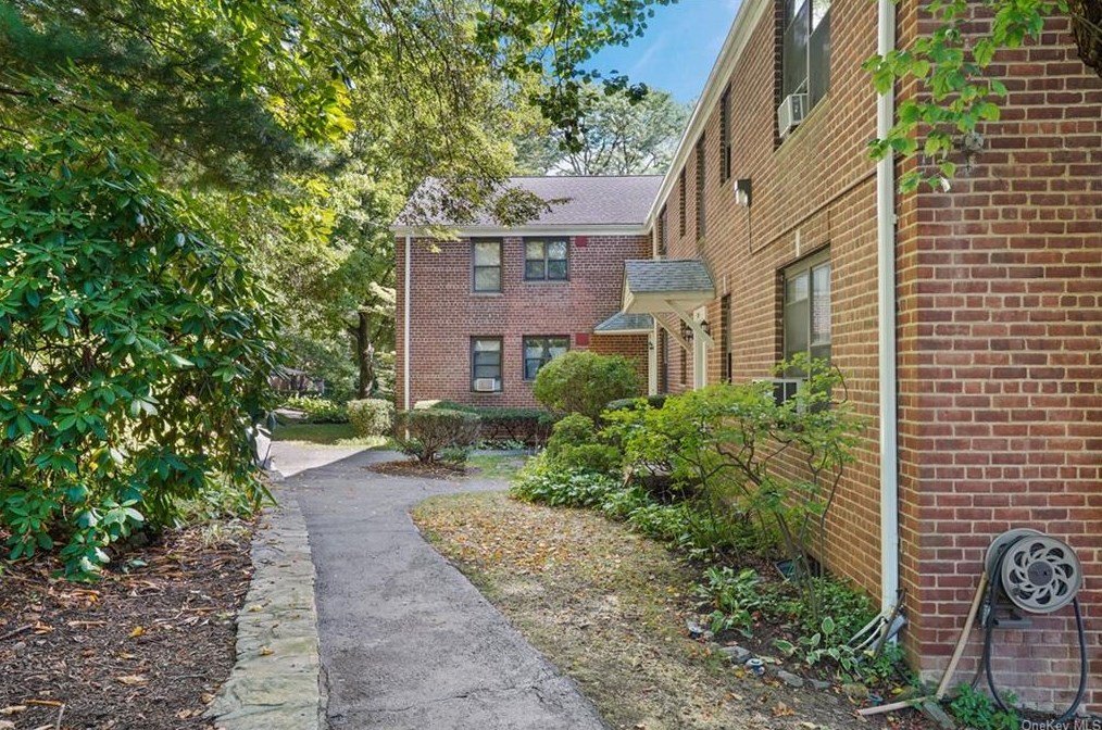 83 Rockledge Rd #2b, Hartsdale, NY 10530