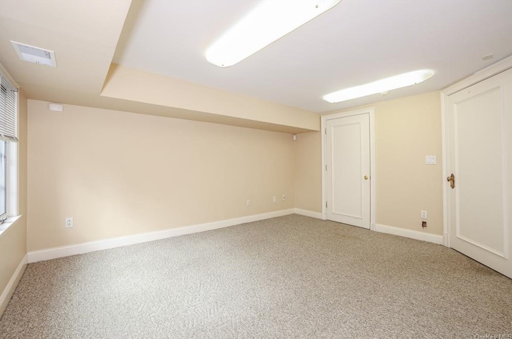 5 Kenilworth Ln, Rye NY  10580-1957 exterior