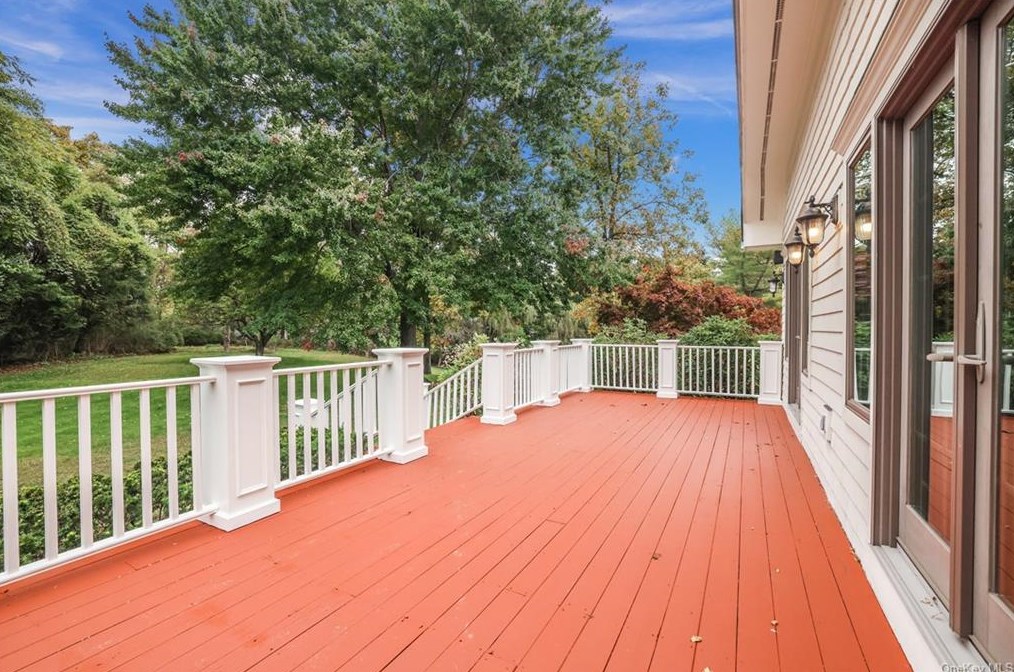 5 Kenilworth Ln, Rye NY  10580-1957 exterior