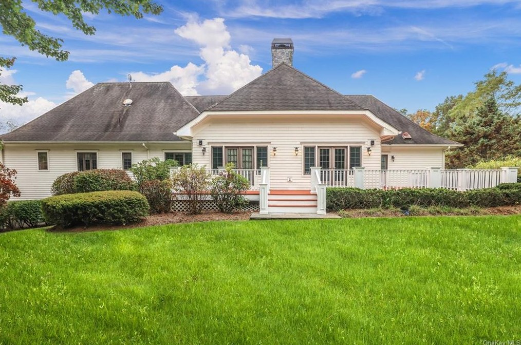 5 Kenilworth Ln, Rye NY  10580-1957 exterior