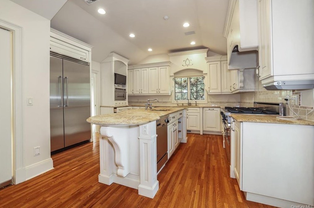 5 Kenilworth Ln, Rye NY  10580-1957 exterior