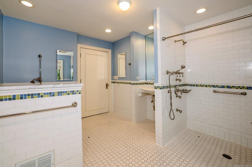 5 Kenilworth Ln, Rye NY  10580-1957 exterior