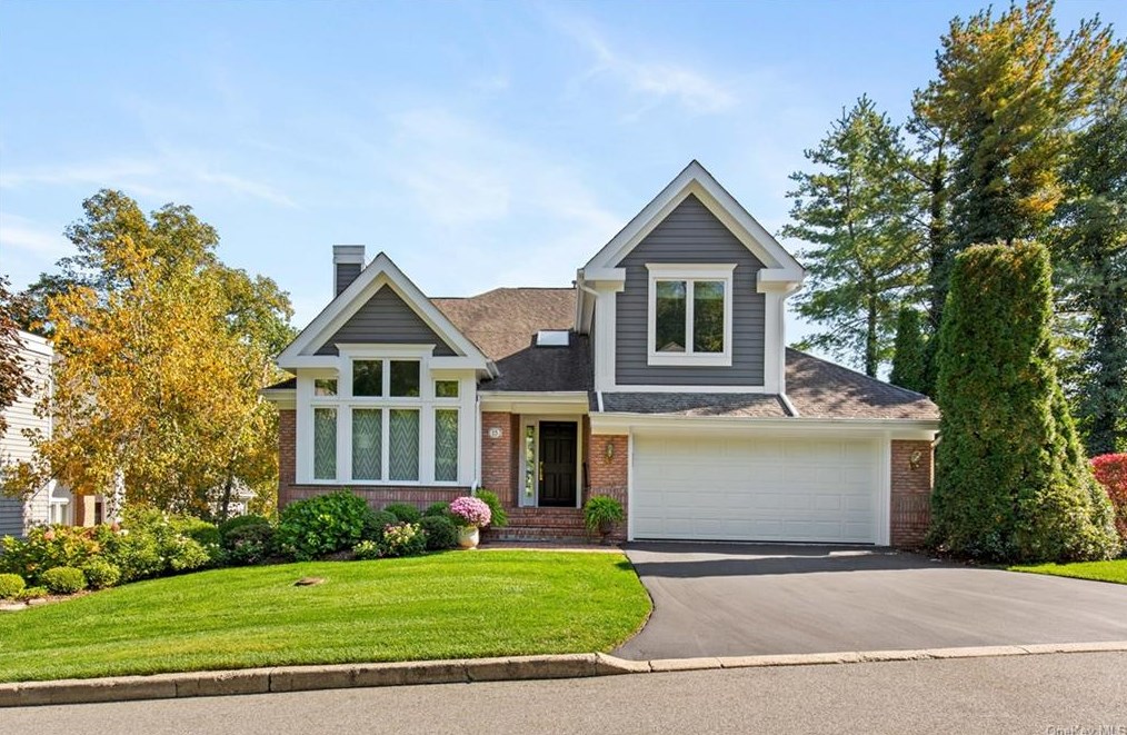 15 Hidden Pond Dr, Rye Brook, NY 10573-1942