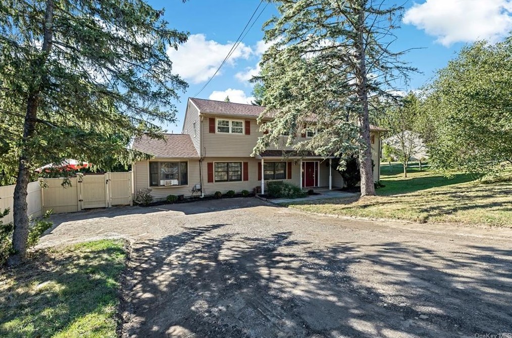 97 Sunset Dr, Patterson, NY 12563