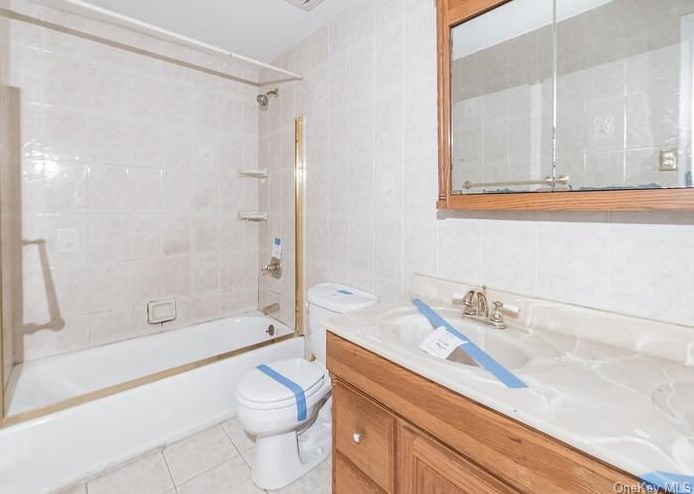 66 Birchwood Rd, Gordon Heights NY  11763-1231 exterior