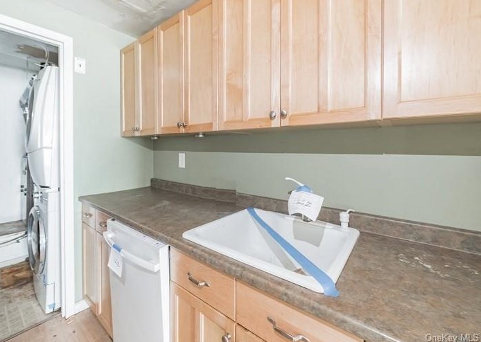 66 Birchwood Rd, Gordon Heights NY  11763-1231 exterior