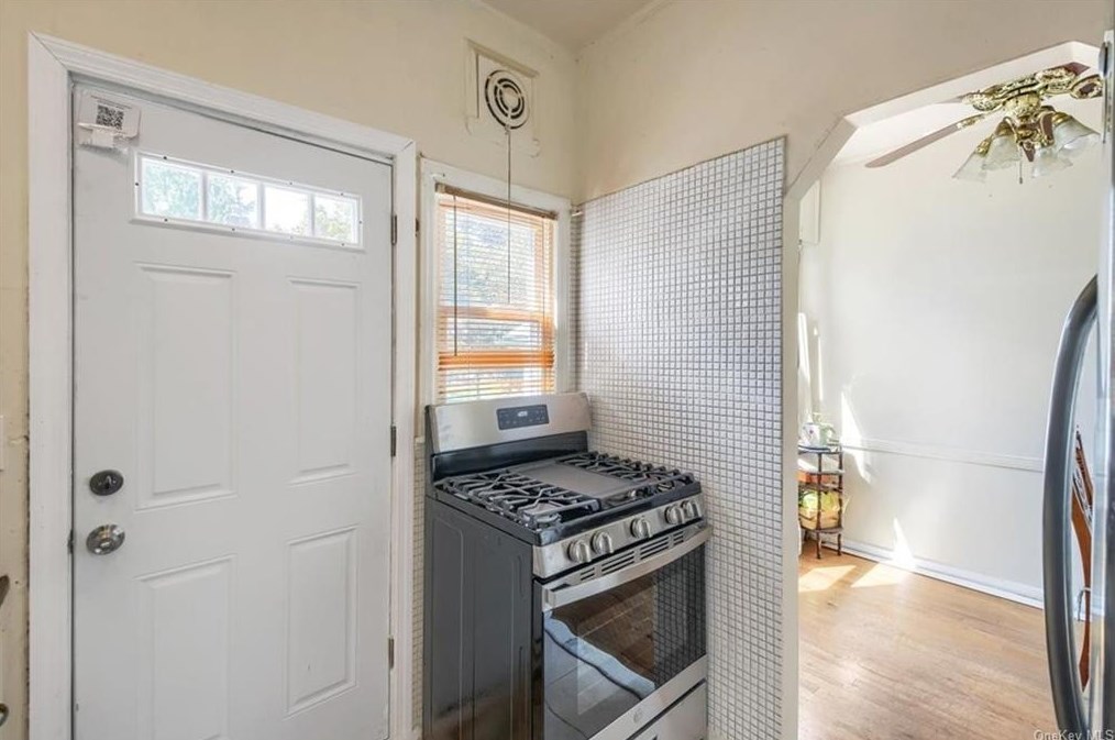 1293 Nepperhan Ave, Yonkers NY 10703-1026 exterior