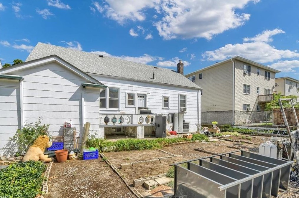 1293 Nepperhan Ave, Yonkers NY 10703-1026 exterior