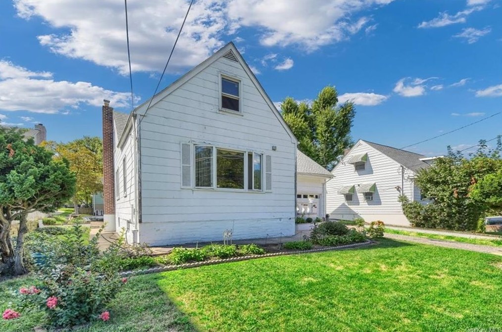 1293 Nepperhan Ave, Yonkers NY 10703-1026 exterior