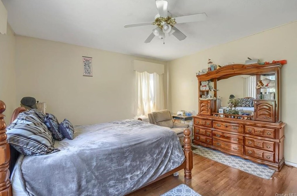 1293 Nepperhan Ave, Yonkers NY 10703-1026 exterior