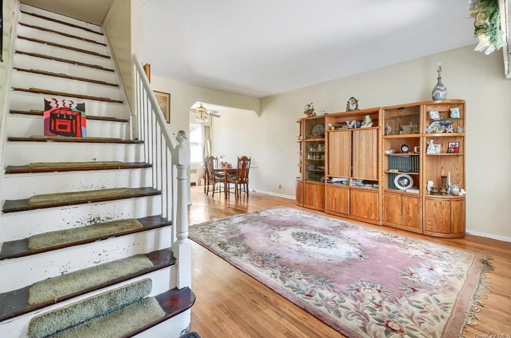 1293 Nepperhan Ave, Yonkers, NY 10703-1148