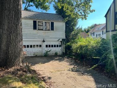 103 Grandview Blvd, Yonkers, NY 10710-3042