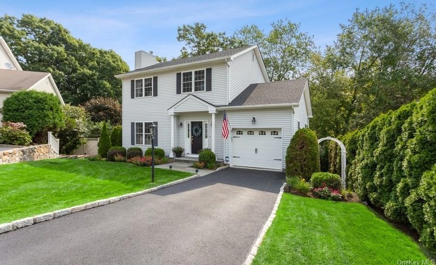 15 Louis Ct, Peekskill, NY 10566-1988