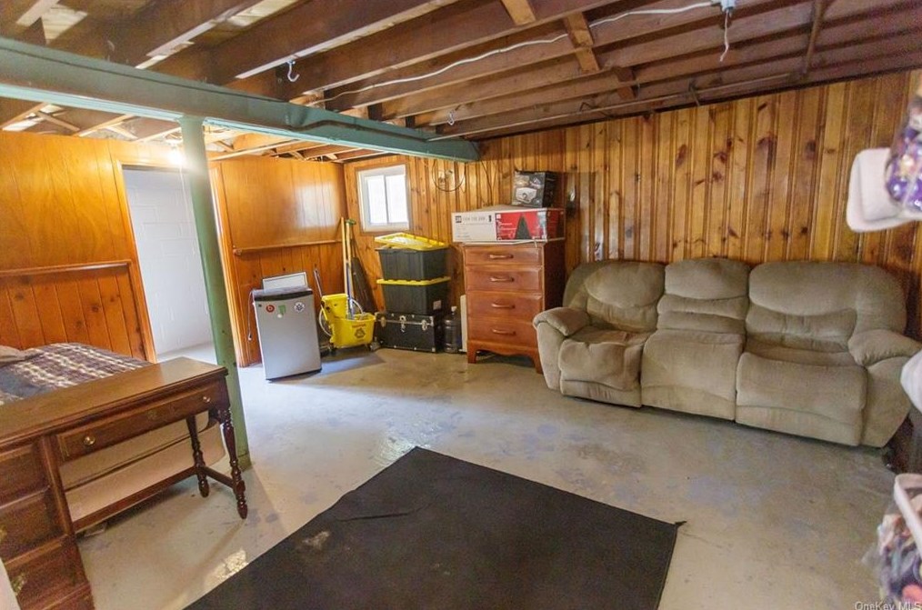 23 Deerfield Pl, Beacon NY 12508-1515 exterior